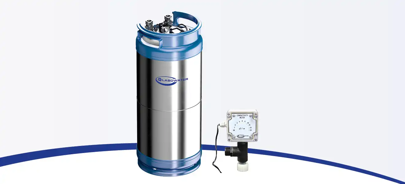 Ein Leitfähigkeitsmessgerät (Conductivity Meter) misst die elektrische Leitfähigkeit – je höher der Salzgehalt, desto höher die Leitfähigkeit.